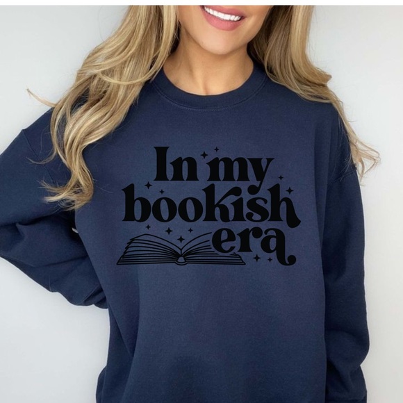 "Bookish Era Sweatshirt: Cozy & Chic Literary Inspired Design!" - Picture 2 of 3